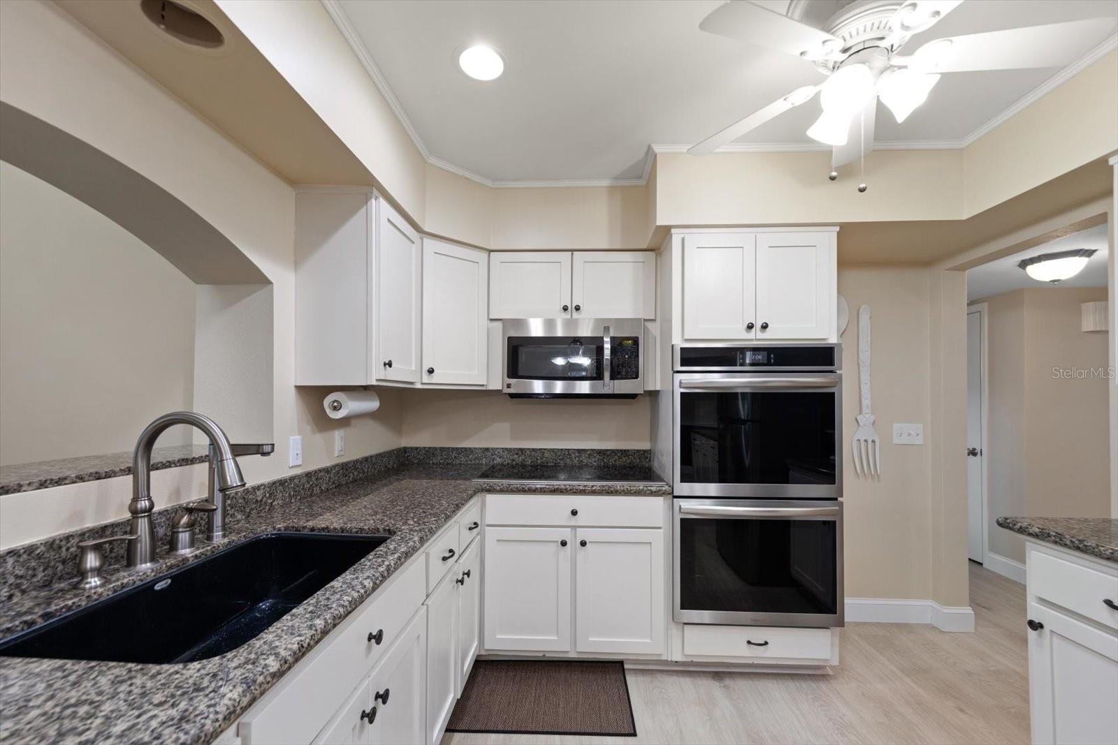 Listing photo id 10 for 2139 Lanai Avenue