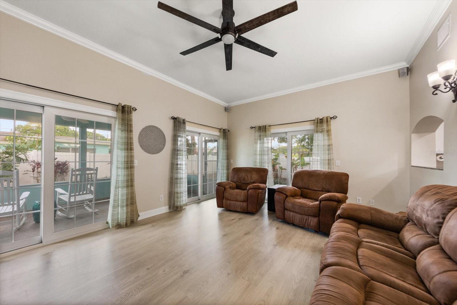 Listing photo id 12 for 2139 Lanai Avenue