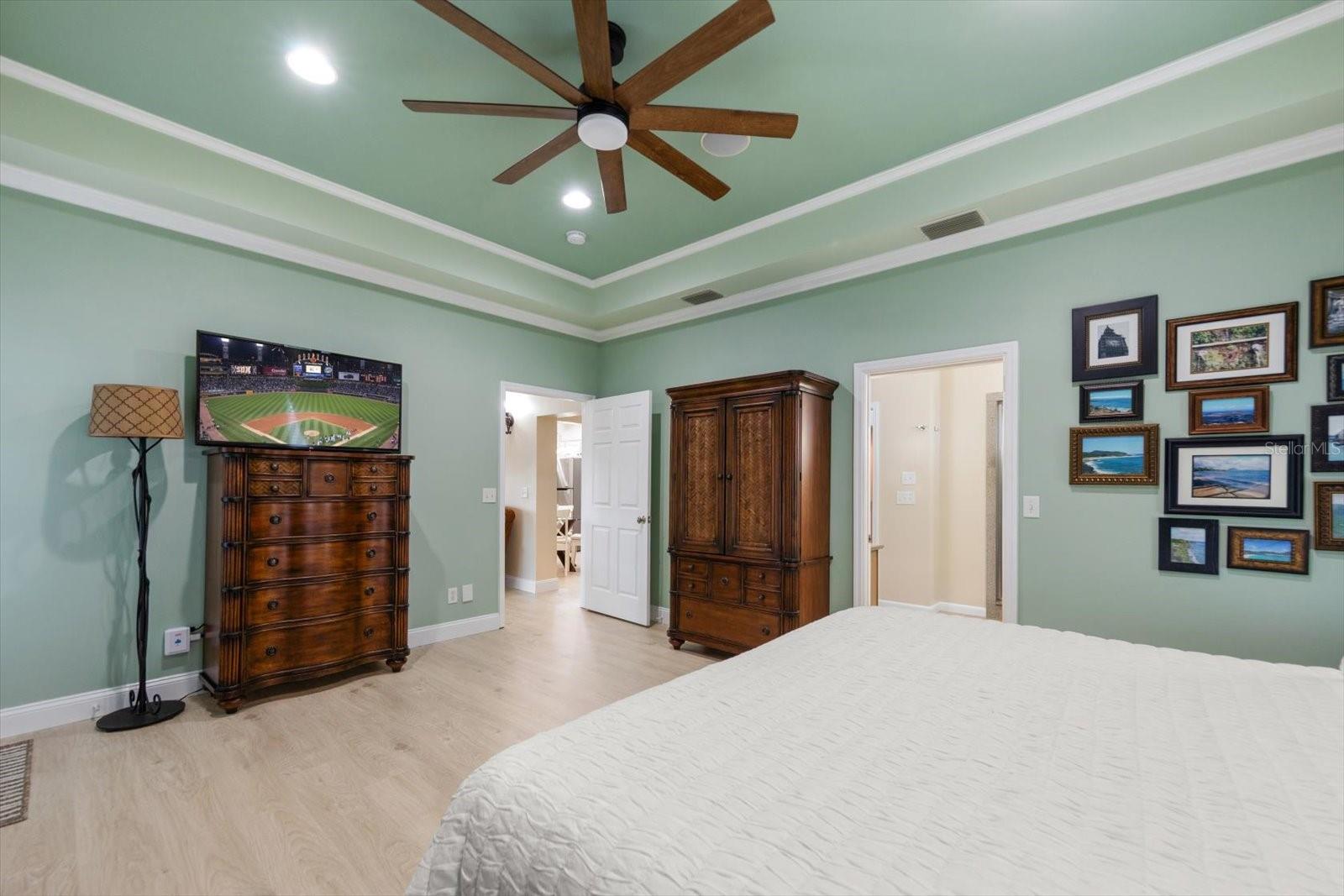 Listing photo id 15 for 2139 Lanai Avenue