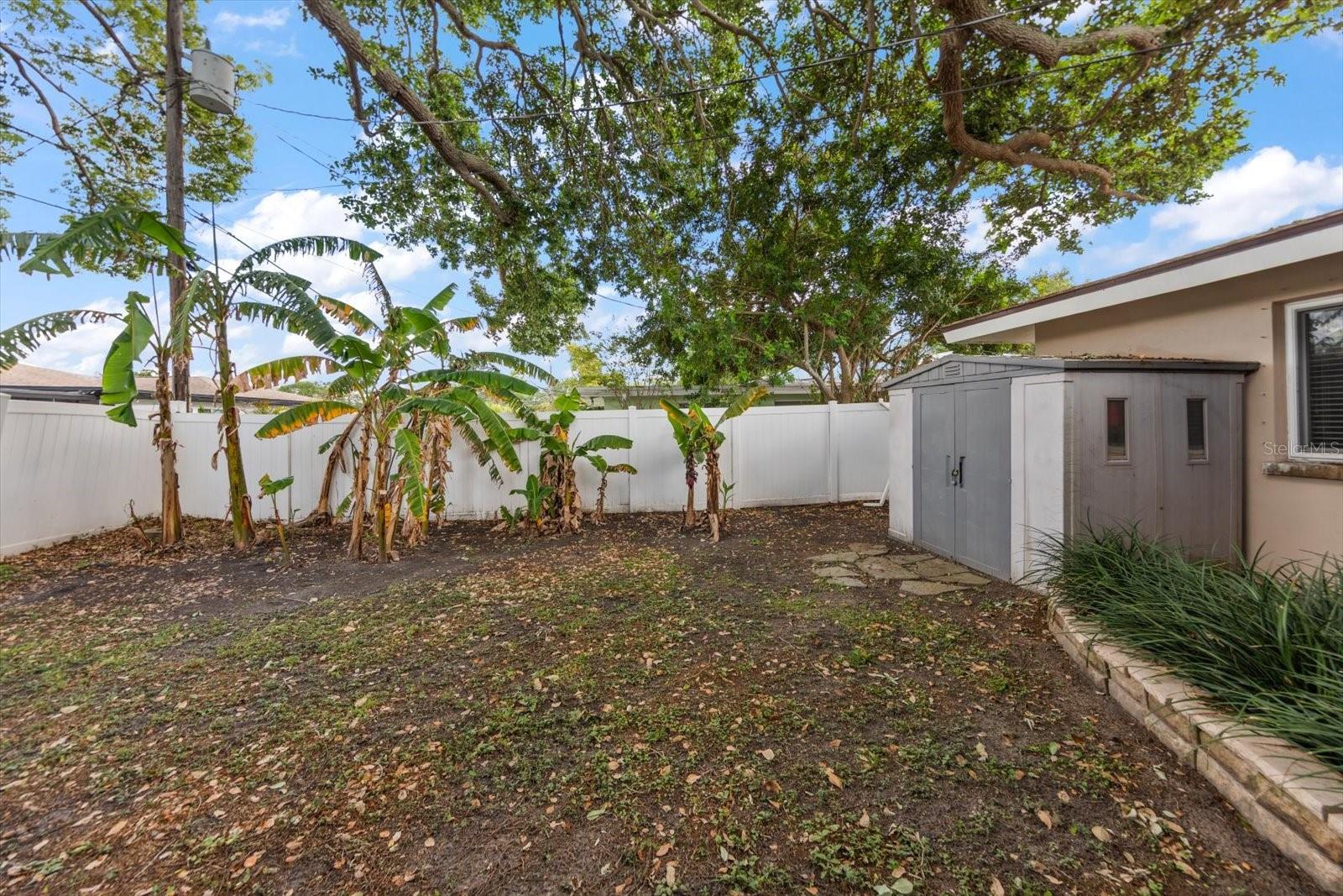 Listing photo id 26 for 2139 Lanai Avenue
