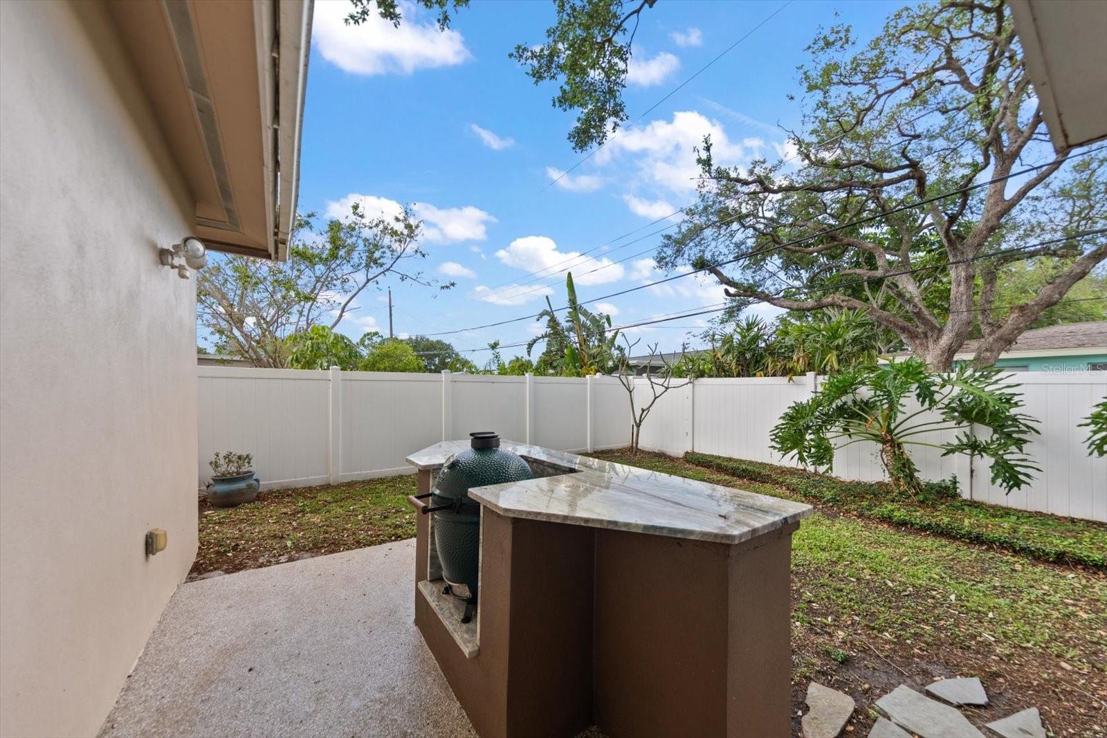 Listing photo id 28 for 2139 Lanai Avenue
