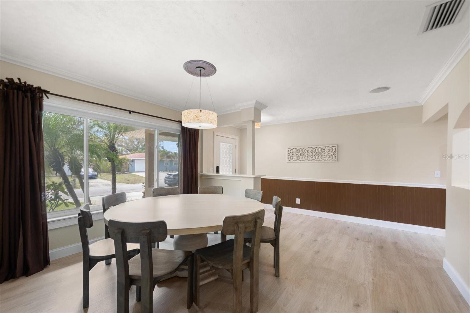 Listing photo id 2 for 2139 Lanai Avenue