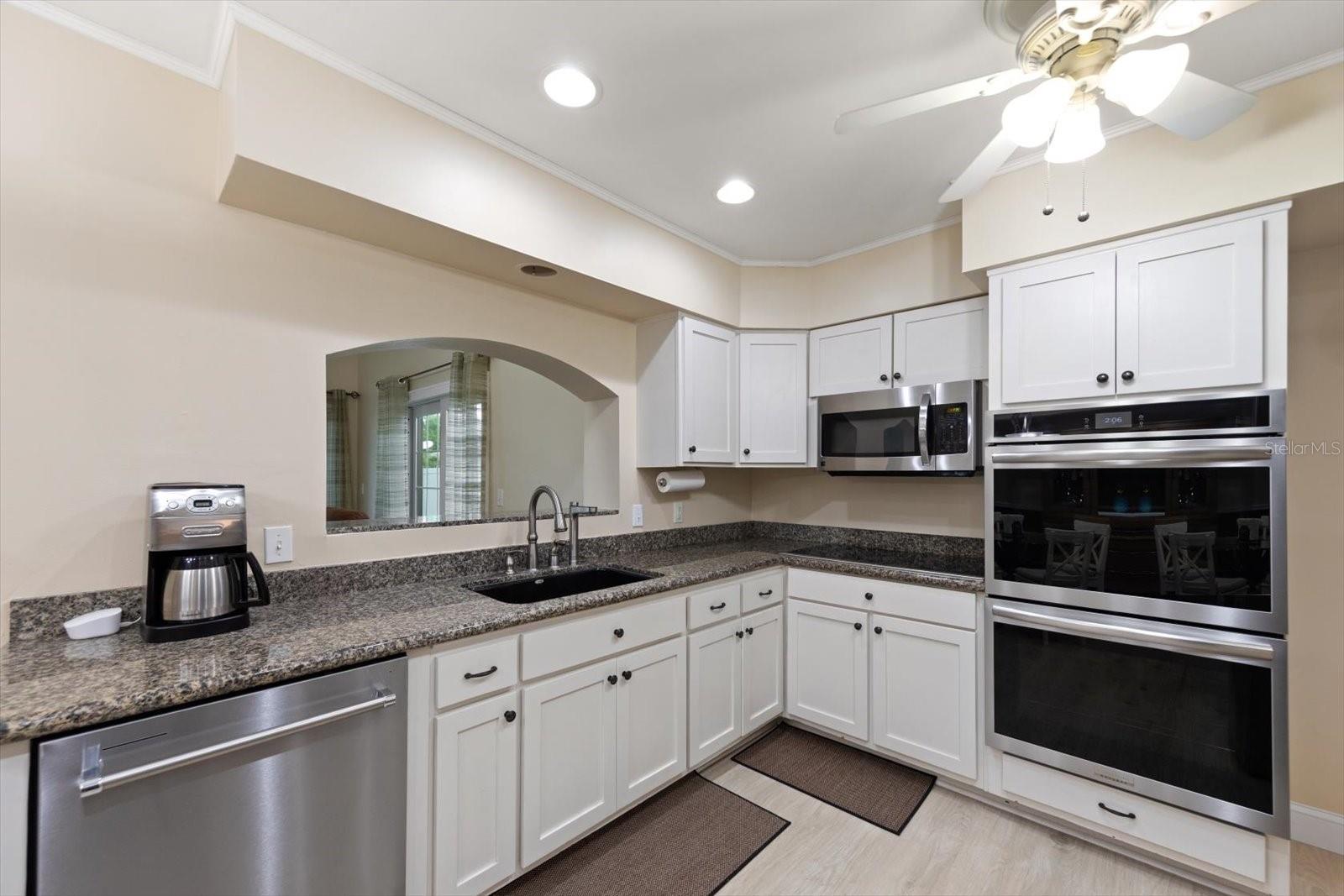 Listing photo id 5 for 2139 Lanai Avenue