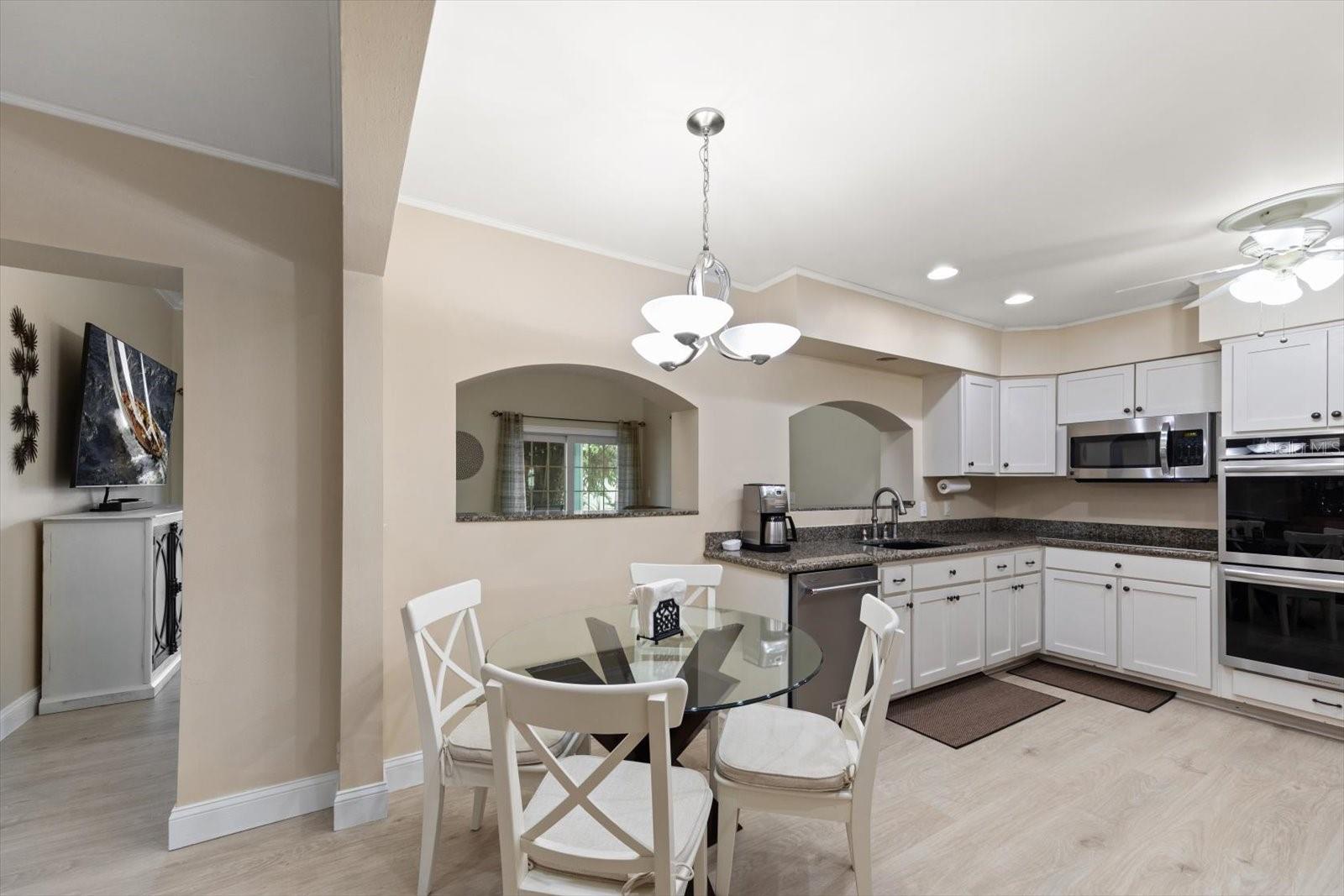 Listing photo id 6 for 2139 Lanai Avenue