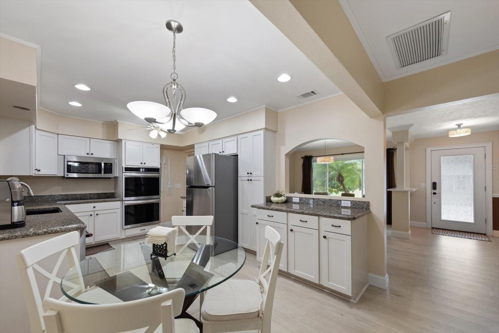 Listing photo id 7 for 2139 Lanai Avenue