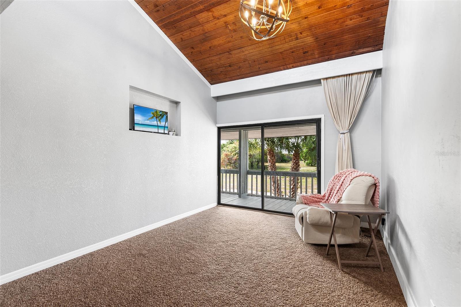 Image 10 of 22 For 2115 Corner Lake Drive E