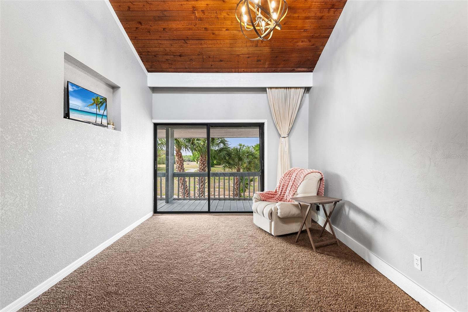 Image 11 of 22 For 2115 Corner Lake Drive E