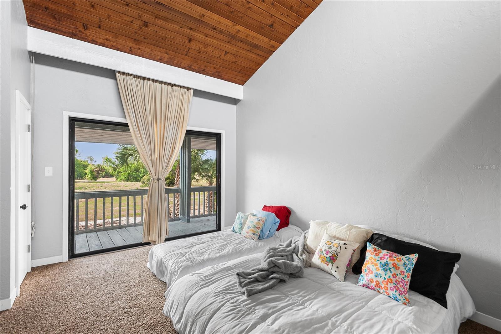 Image 16 of 22 For 2115 Corner Lake Drive E