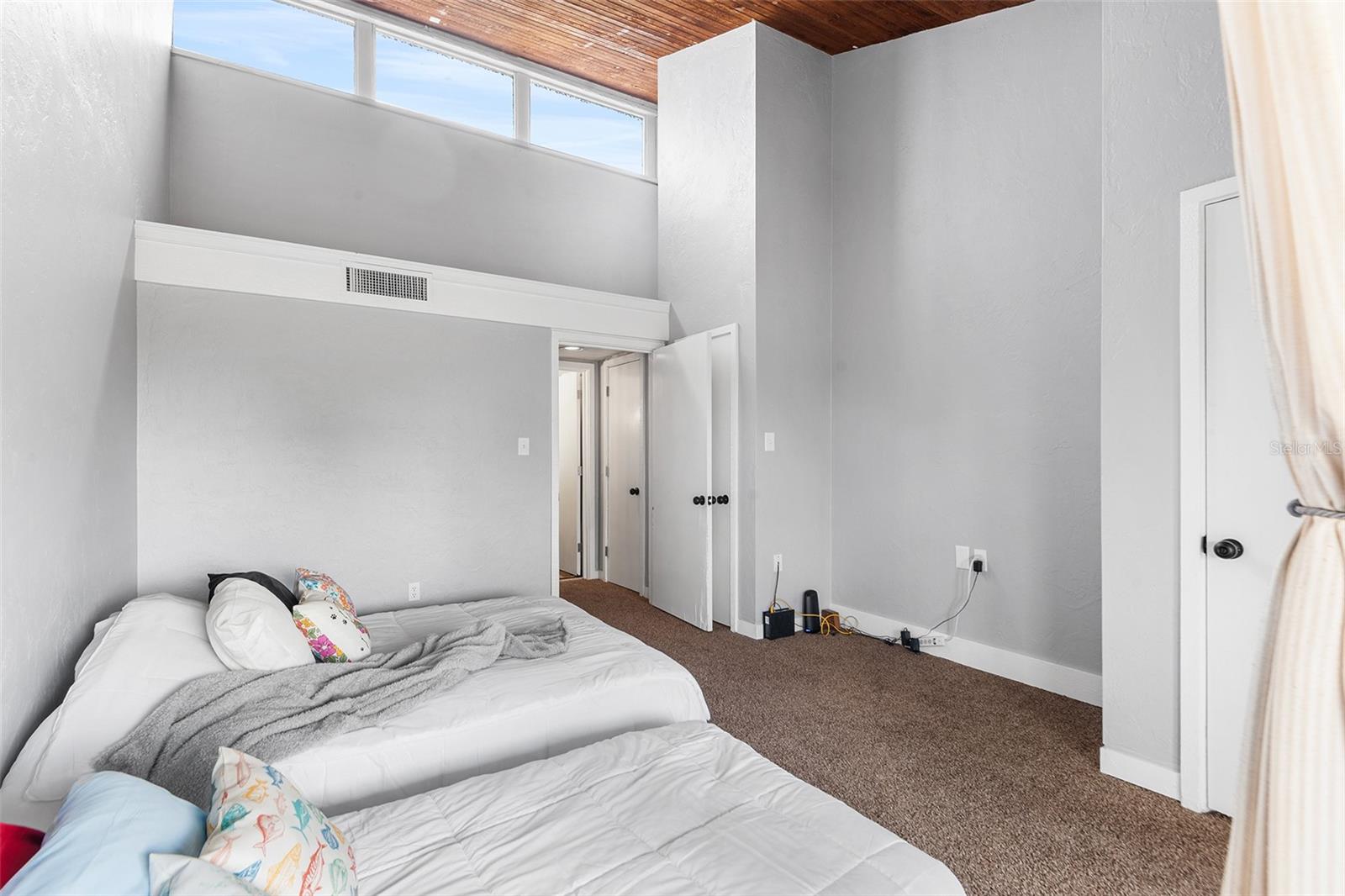 Image 18 of 22 For 2115 Corner Lake Drive E