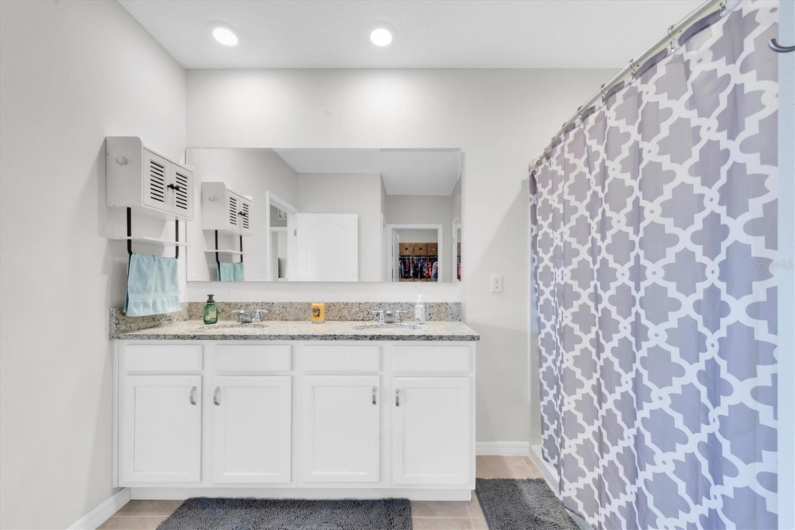 Image 20 of 34 For 2826 Van Amber Court