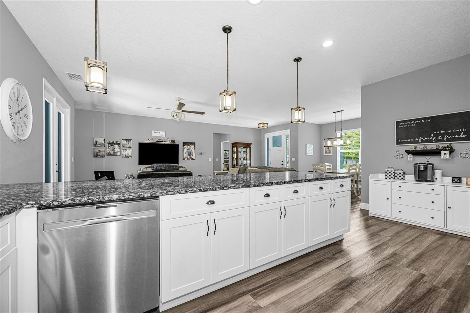 Listing photo id 9 for 15747 Sago Drive