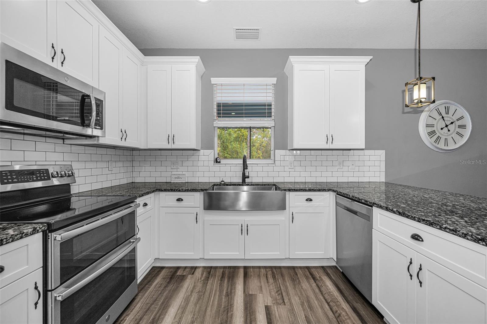 Listing photo id 10 for 15747 Sago Drive