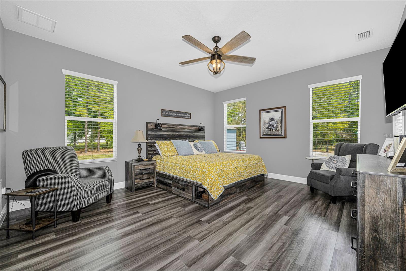 Listing photo id 12 for 15747 Sago Drive