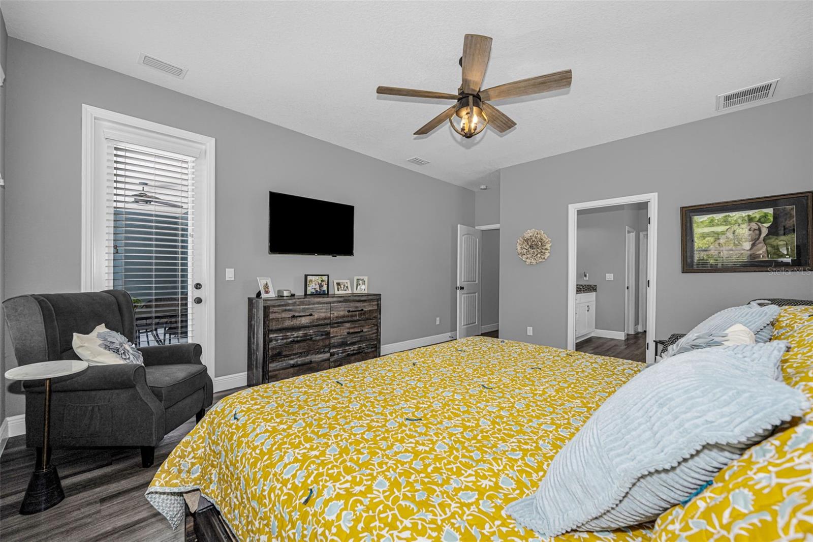 Listing photo id 13 for 15747 Sago Drive