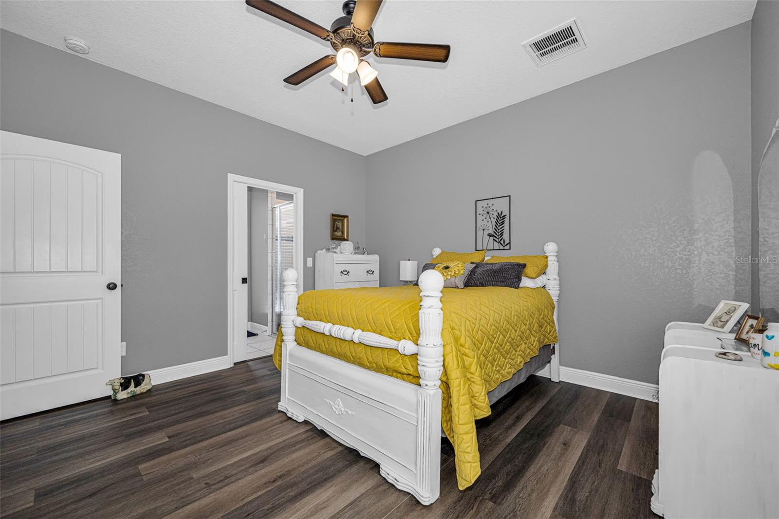 Listing photo id 23 for 15747 Sago Drive