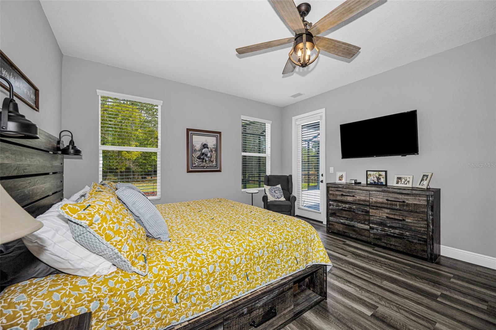 Listing photo id 29 for 15747 Sago Drive