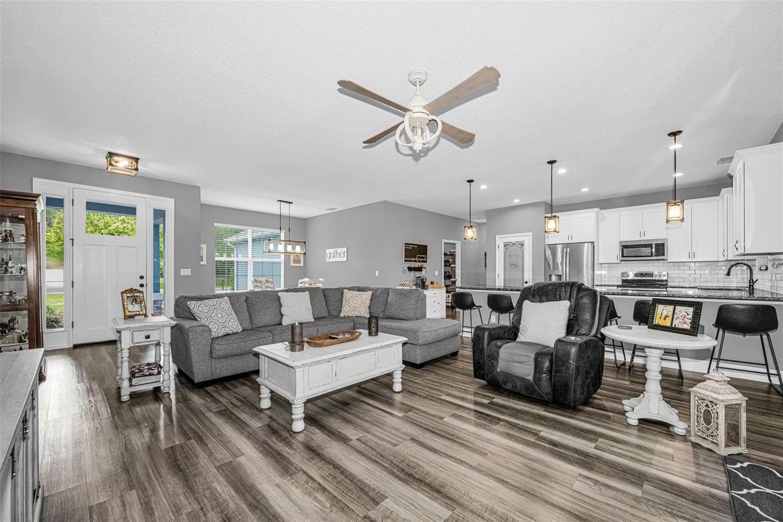 Listing photo id 5 for 15747 Sago Drive