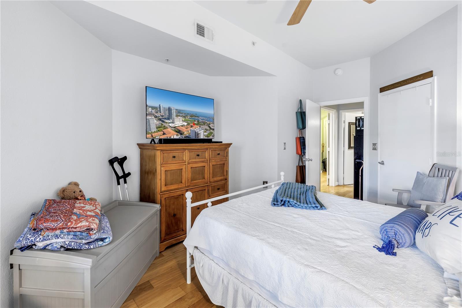 Image 10 of 86 For 100 4th Avenue S 207