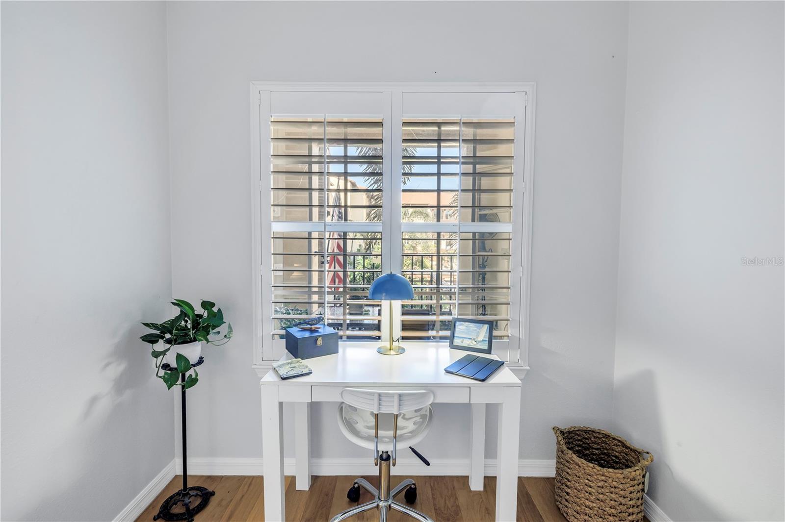 Image 11 of 86 For 100 4th Avenue S 207