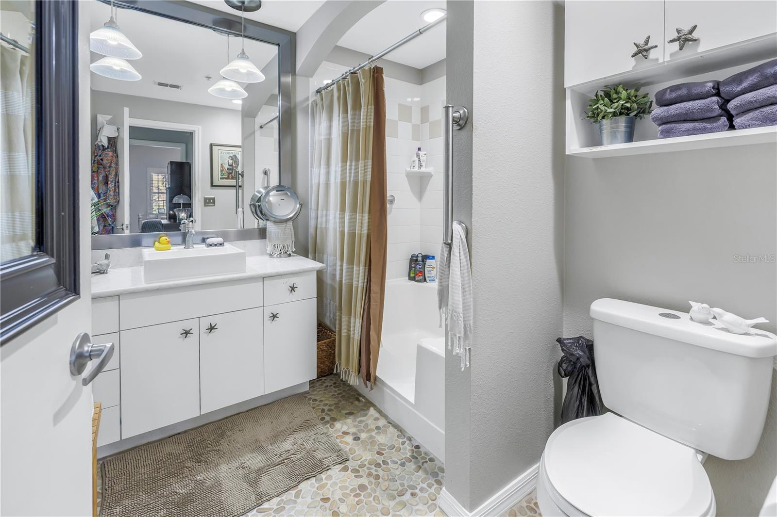 Image 12 of 86 For 100 4th Avenue S 207