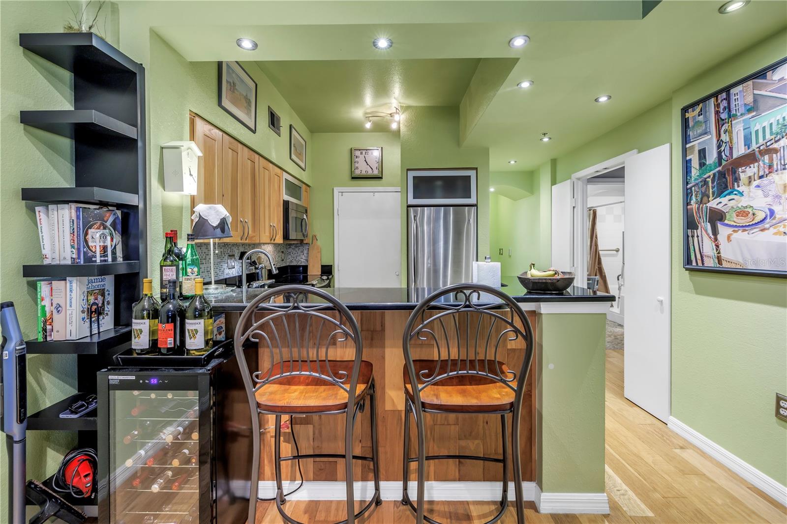 Image 20 of 86 For 100 4th Avenue S 207