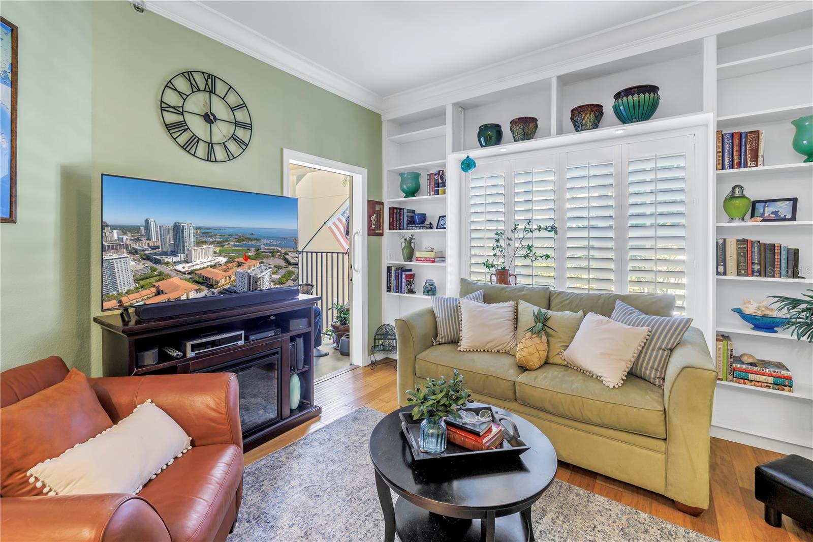 Image 28 of 86 For 100 4th Avenue S 207