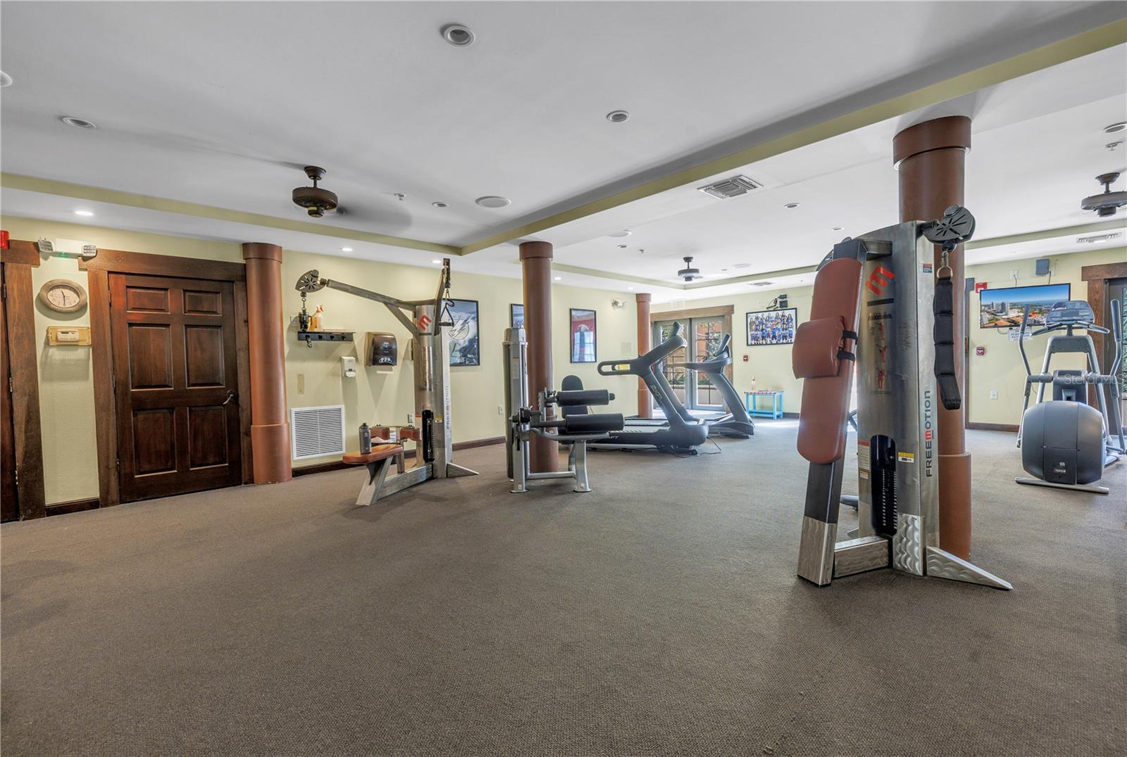 Image 32 of 86 For 100 4th Avenue S 207