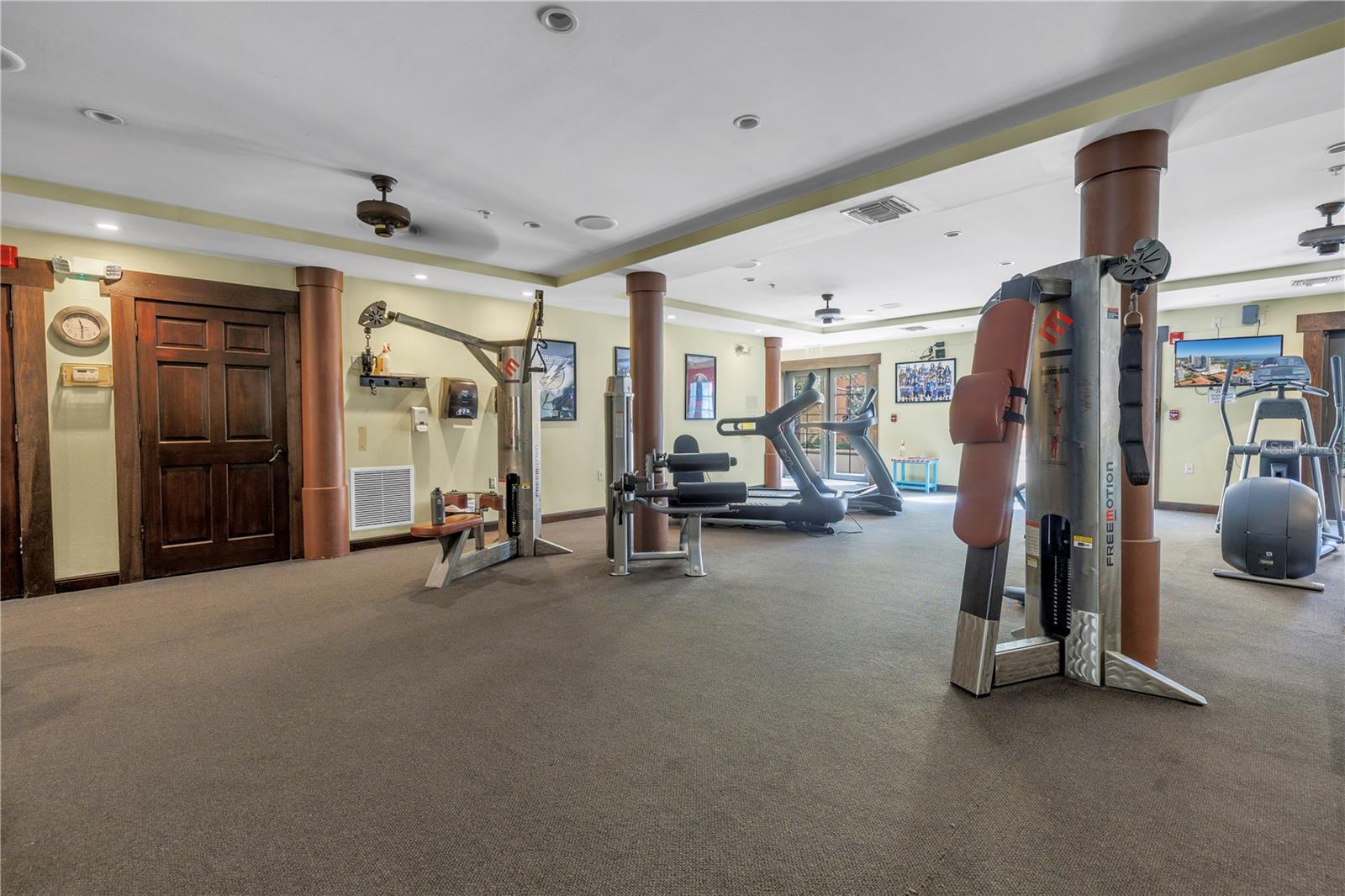 Image 33 of 86 For 100 4th Avenue S 207