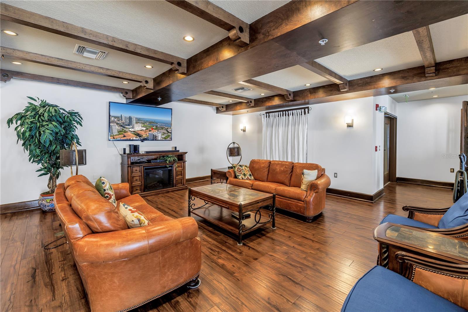 Image 36 of 86 For 100 4th Avenue S 207