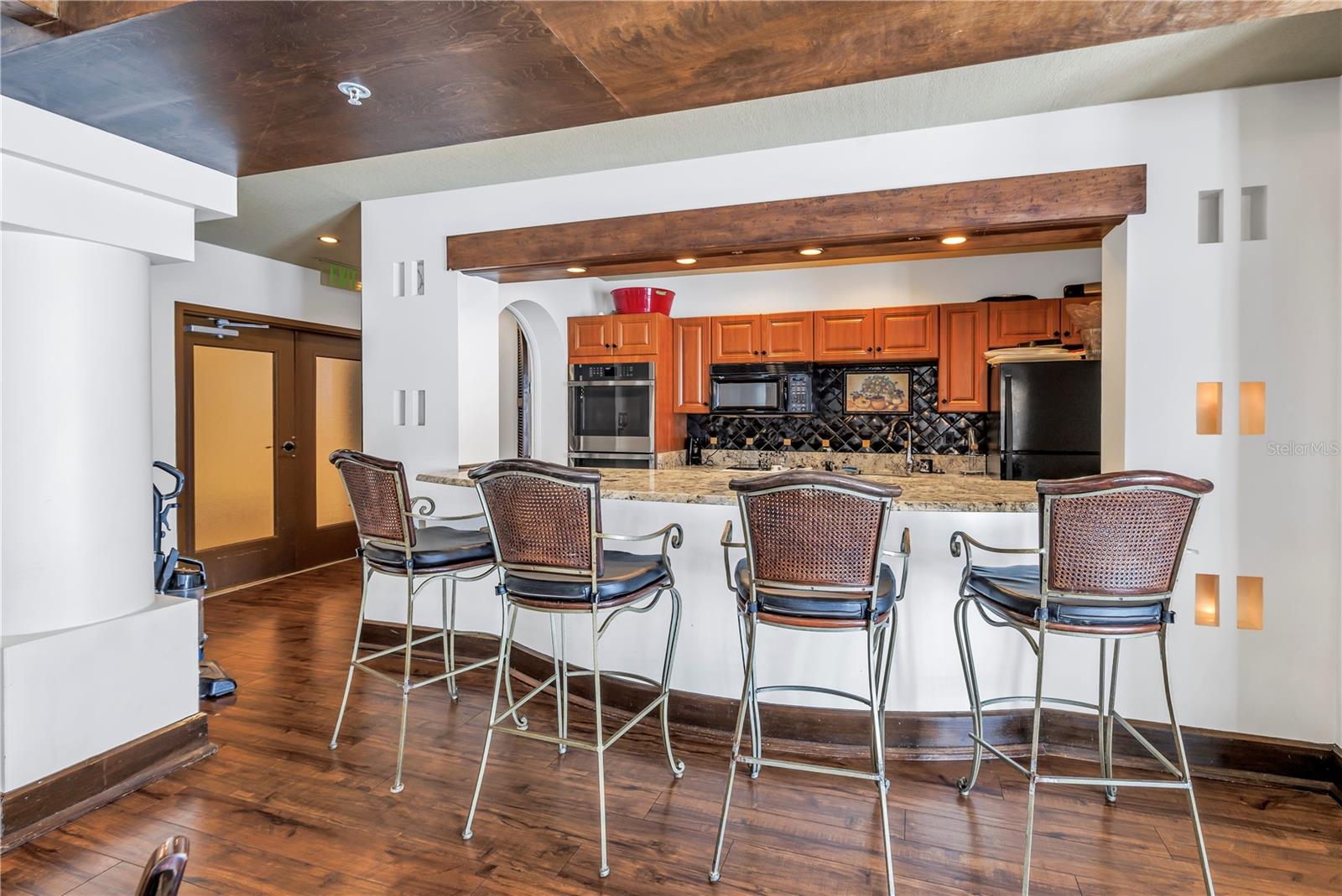 Image 39 of 86 For 100 4th Avenue S 207