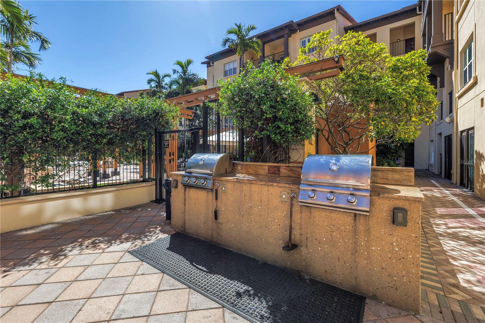 Image 40 of 86 For 100 4th Avenue S 207