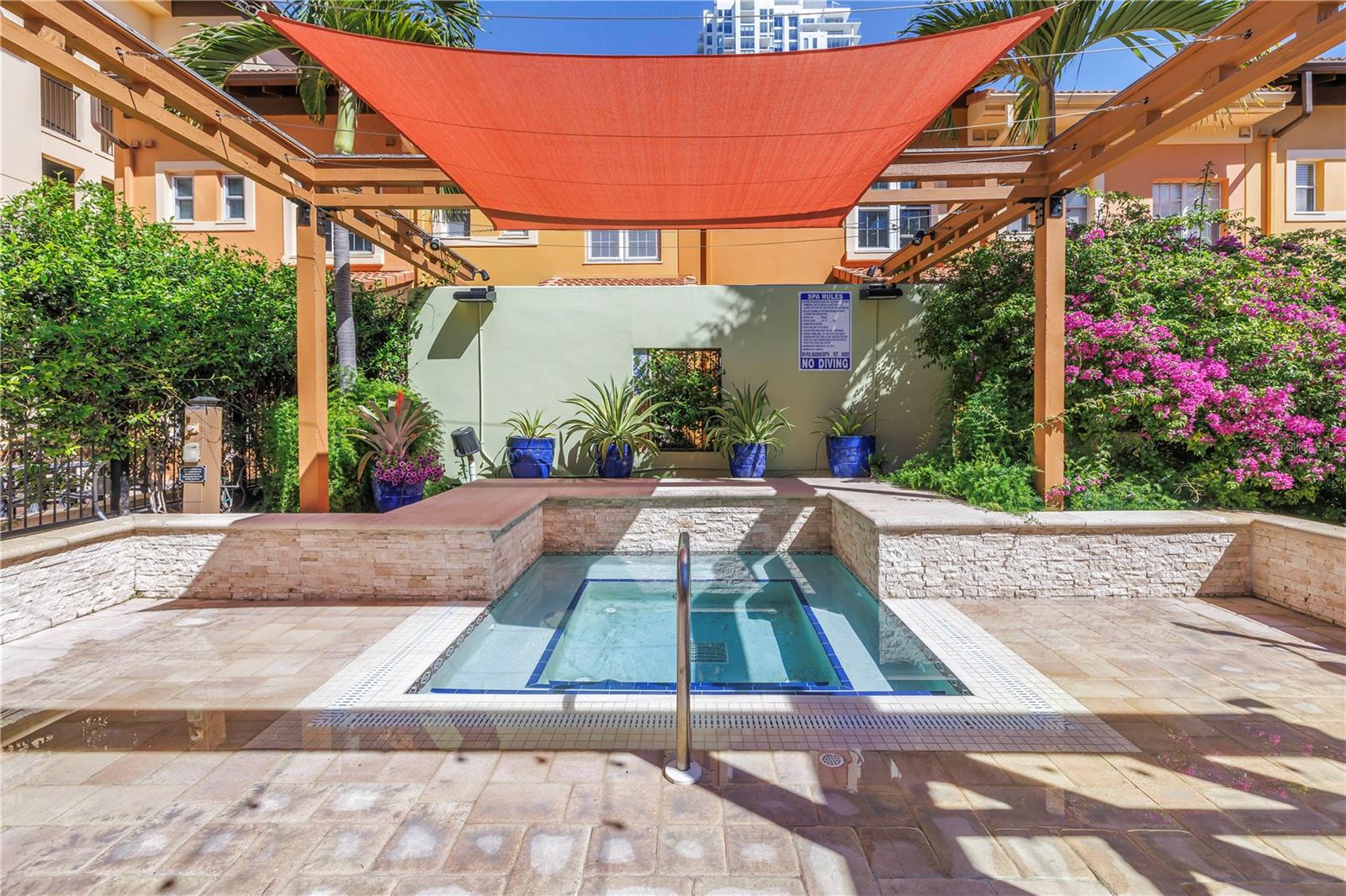 Image 42 of 86 For 100 4th Avenue S 207