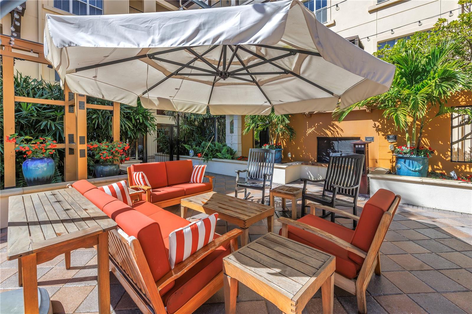 Image 43 of 86 For 100 4th Avenue S 207