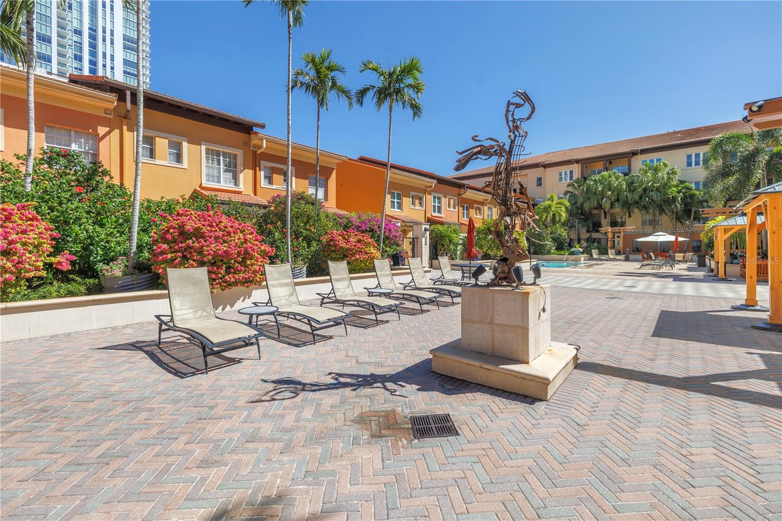 Image 45 of 86 For 100 4th Avenue S 207