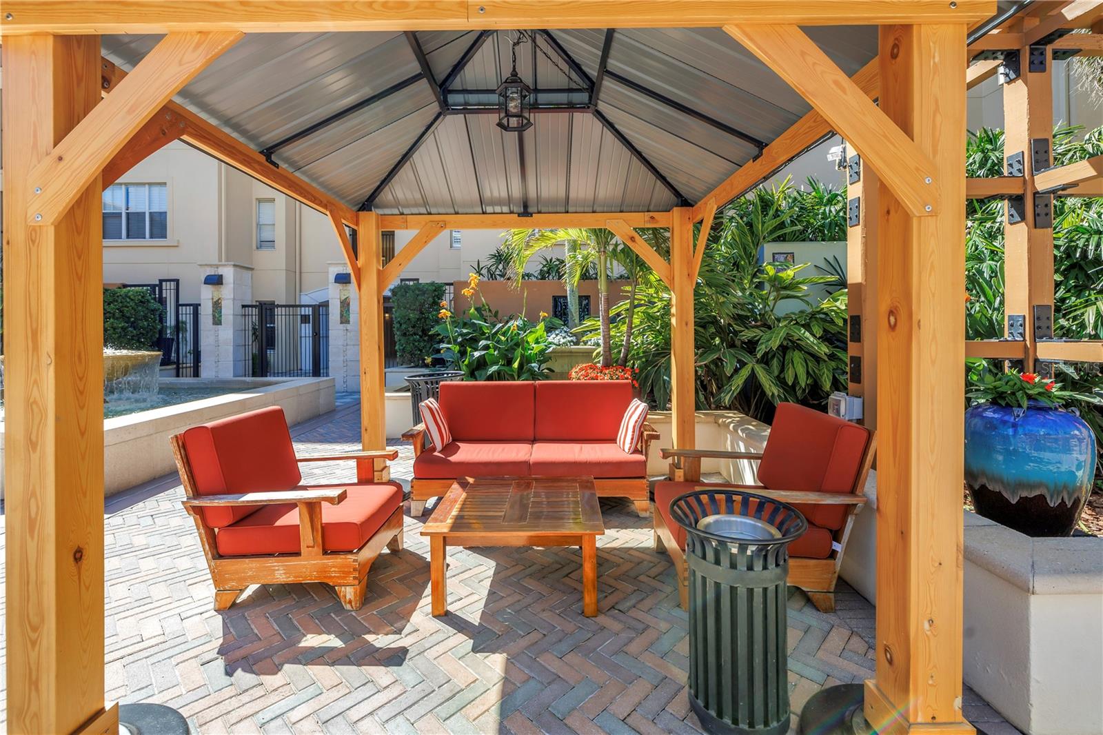 Image 46 of 86 For 100 4th Avenue S 207