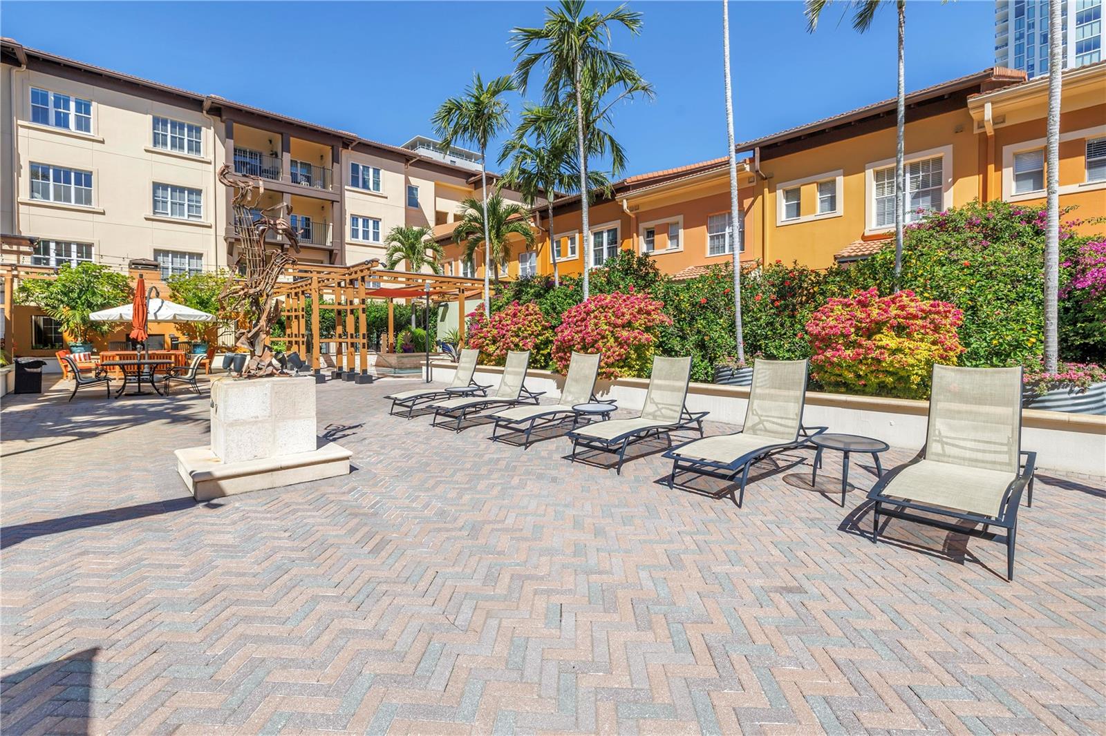 Image 47 of 86 For 100 4th Avenue S 207