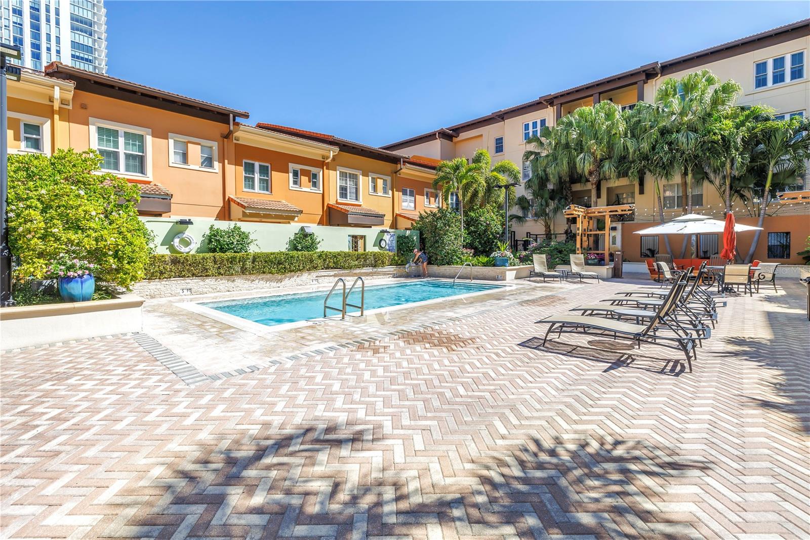 Image 52 of 86 For 100 4th Avenue S 207