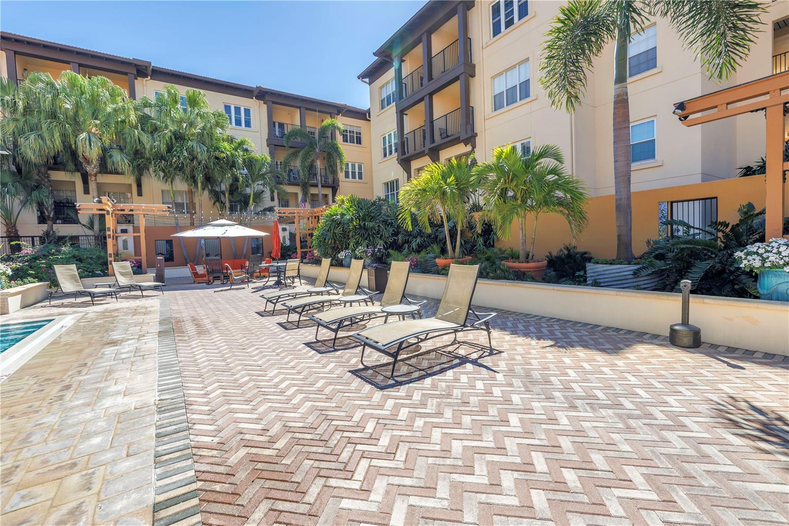 Image 53 of 86 For 100 4th Avenue S 207