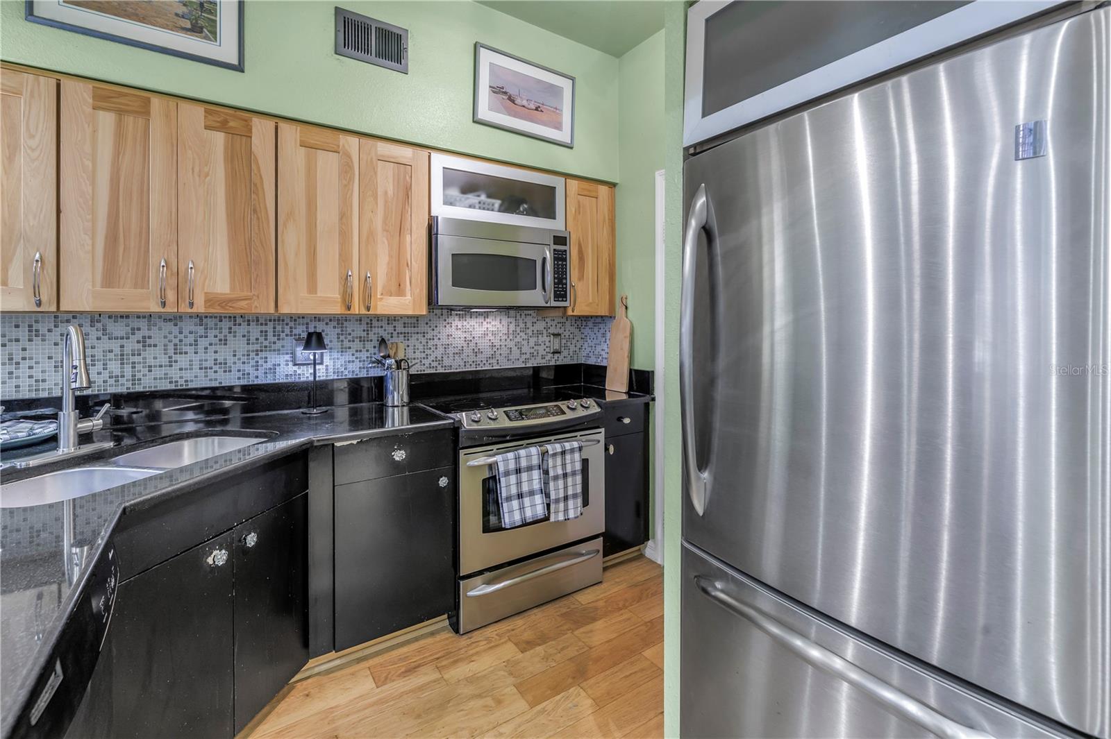 Image 7 of 86 For 100 4th Avenue S 207