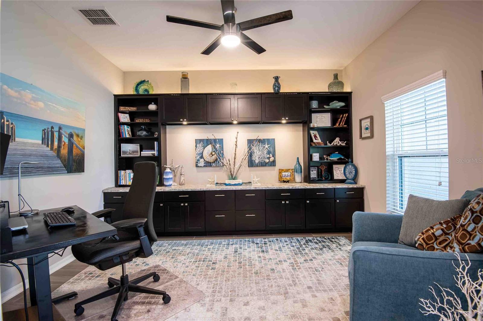 Listing photo id 8 for 8306 Bluevine Sky Drive