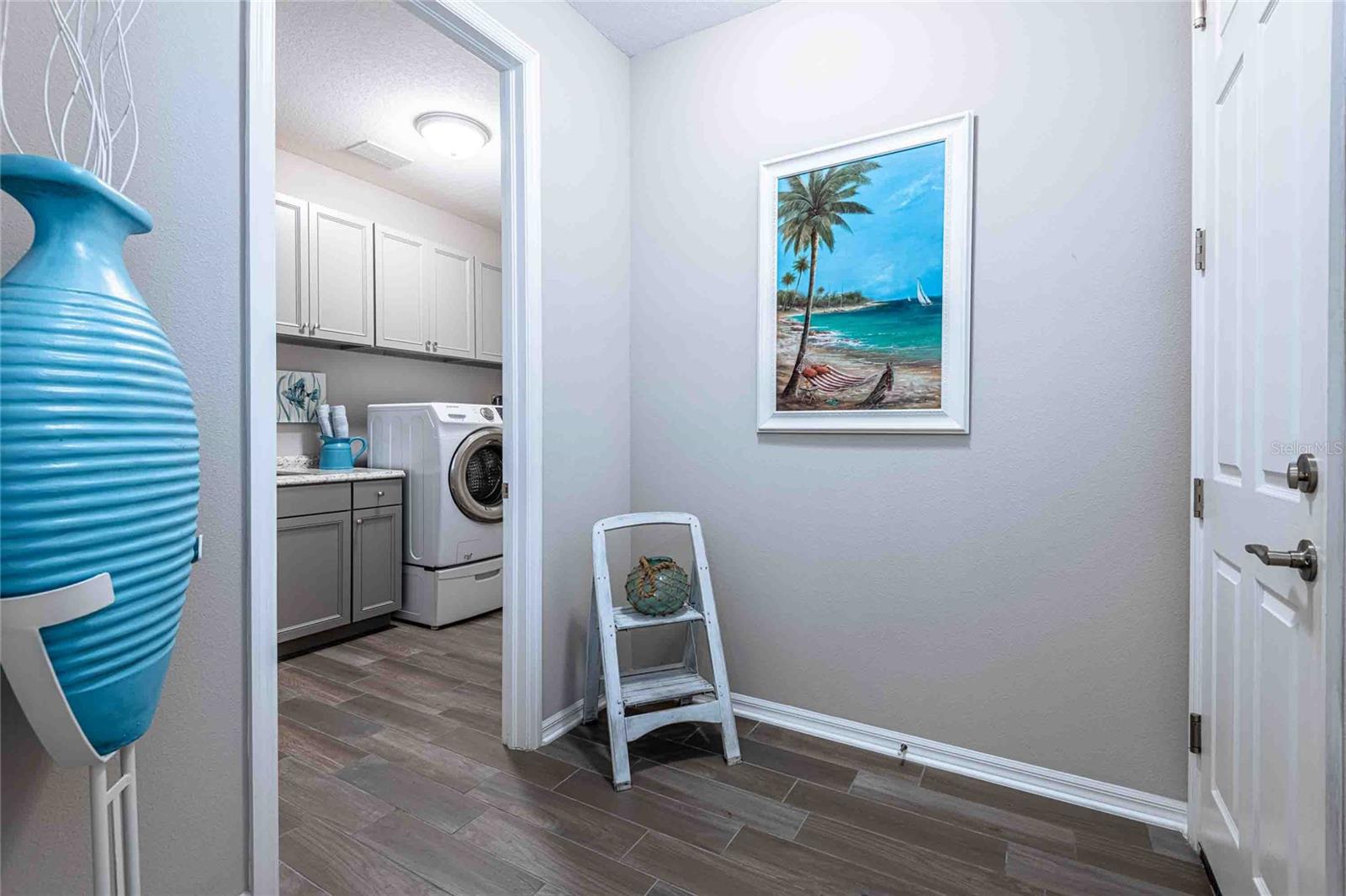 Listing photo id 14 for 8306 Bluevine Sky Drive