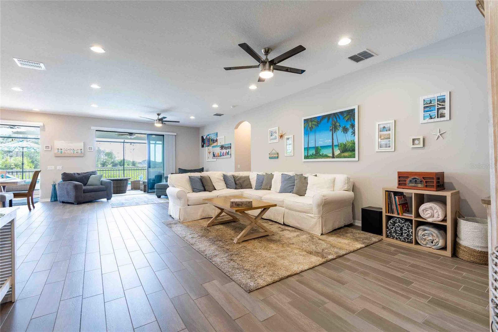 Listing photo id 17 for 8306 Bluevine Sky Drive