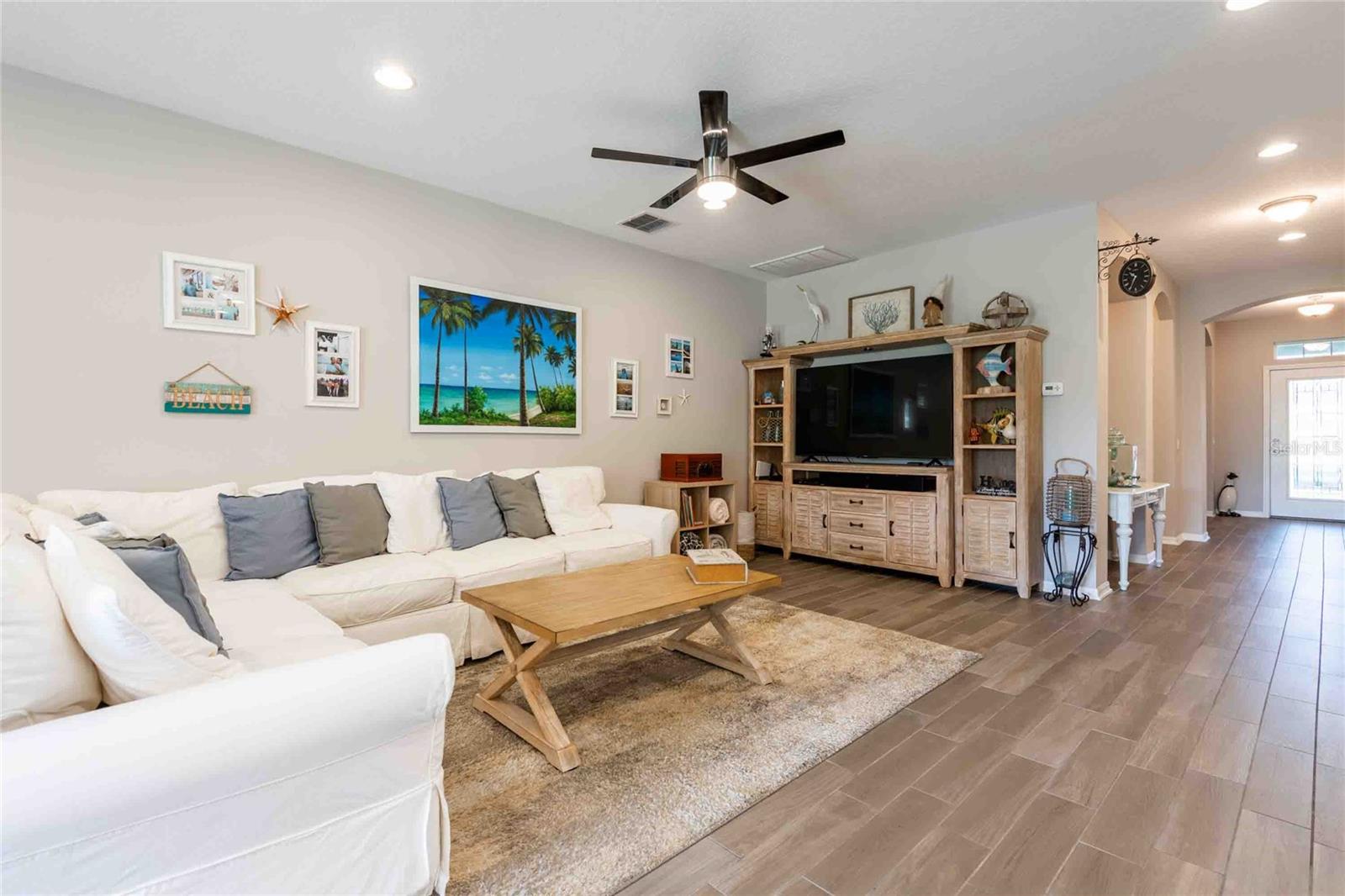 Listing photo id 18 for 8306 Bluevine Sky Drive