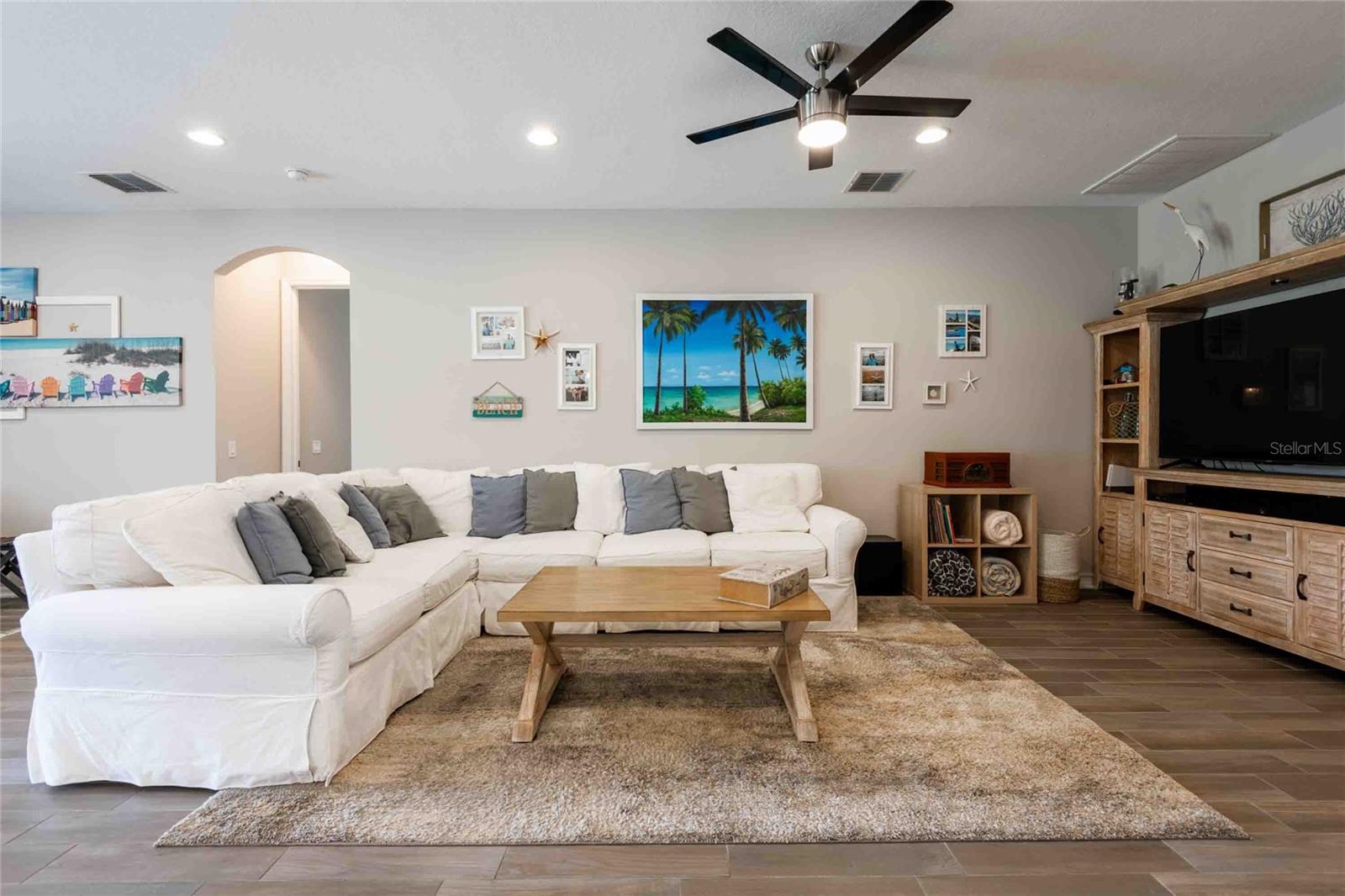 Listing photo id 19 for 8306 Bluevine Sky Drive