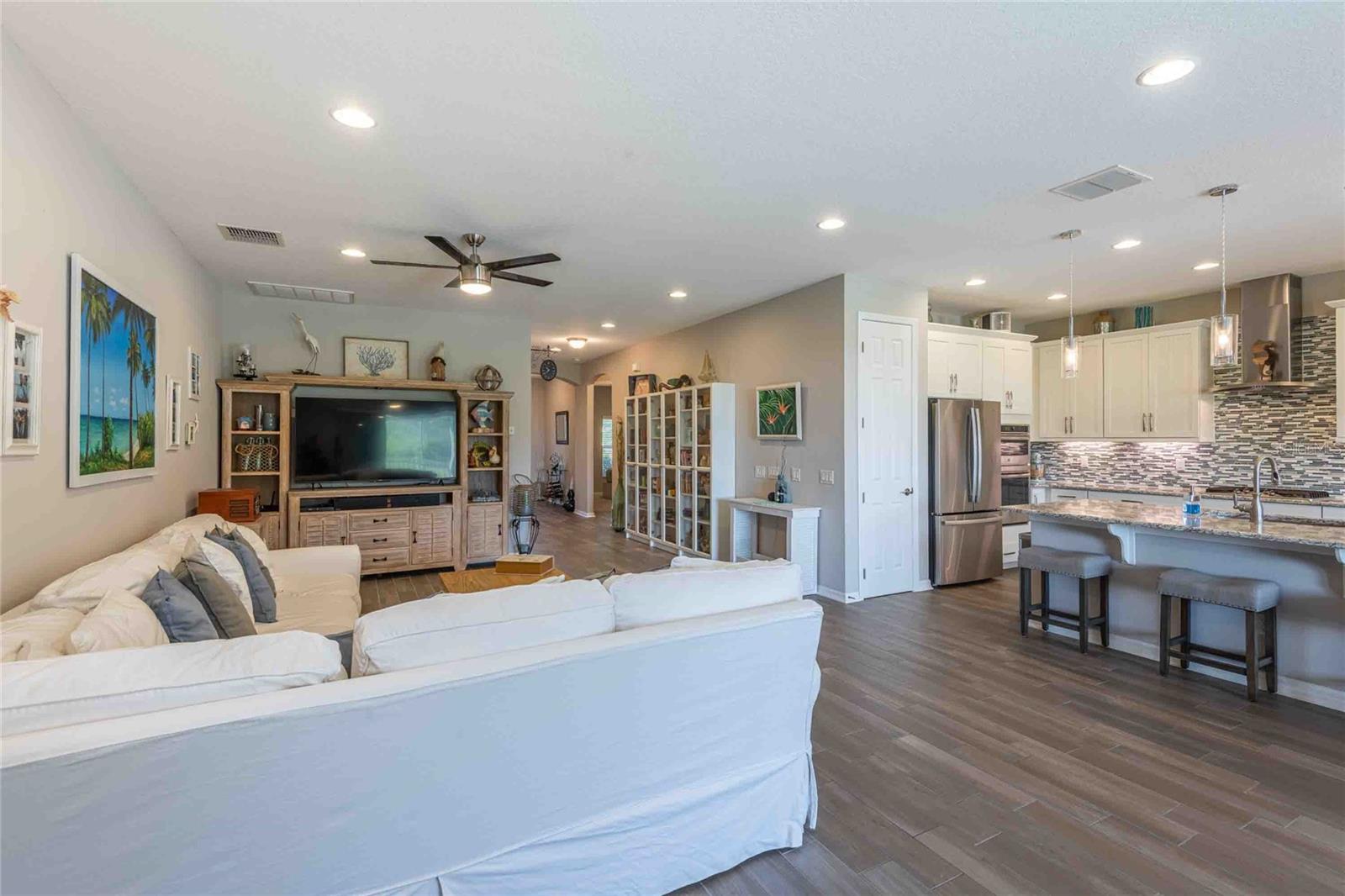 Listing photo id 22 for 8306 Bluevine Sky Drive