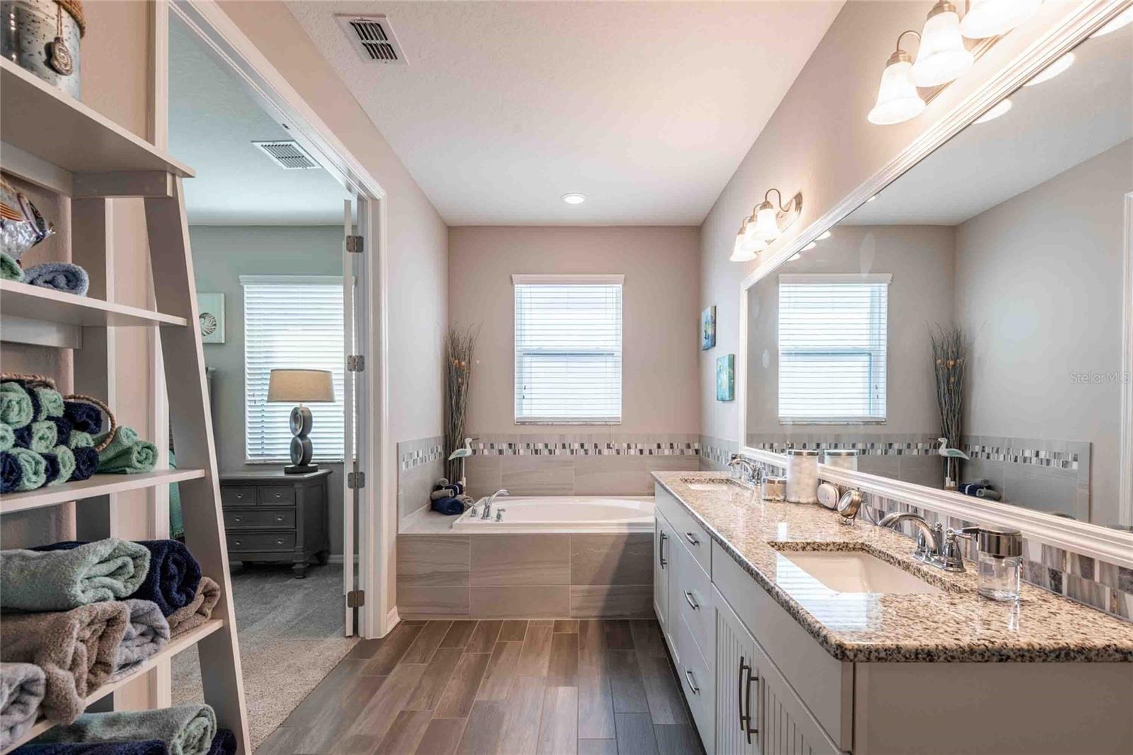 Listing photo id 35 for 8306 Bluevine Sky Drive