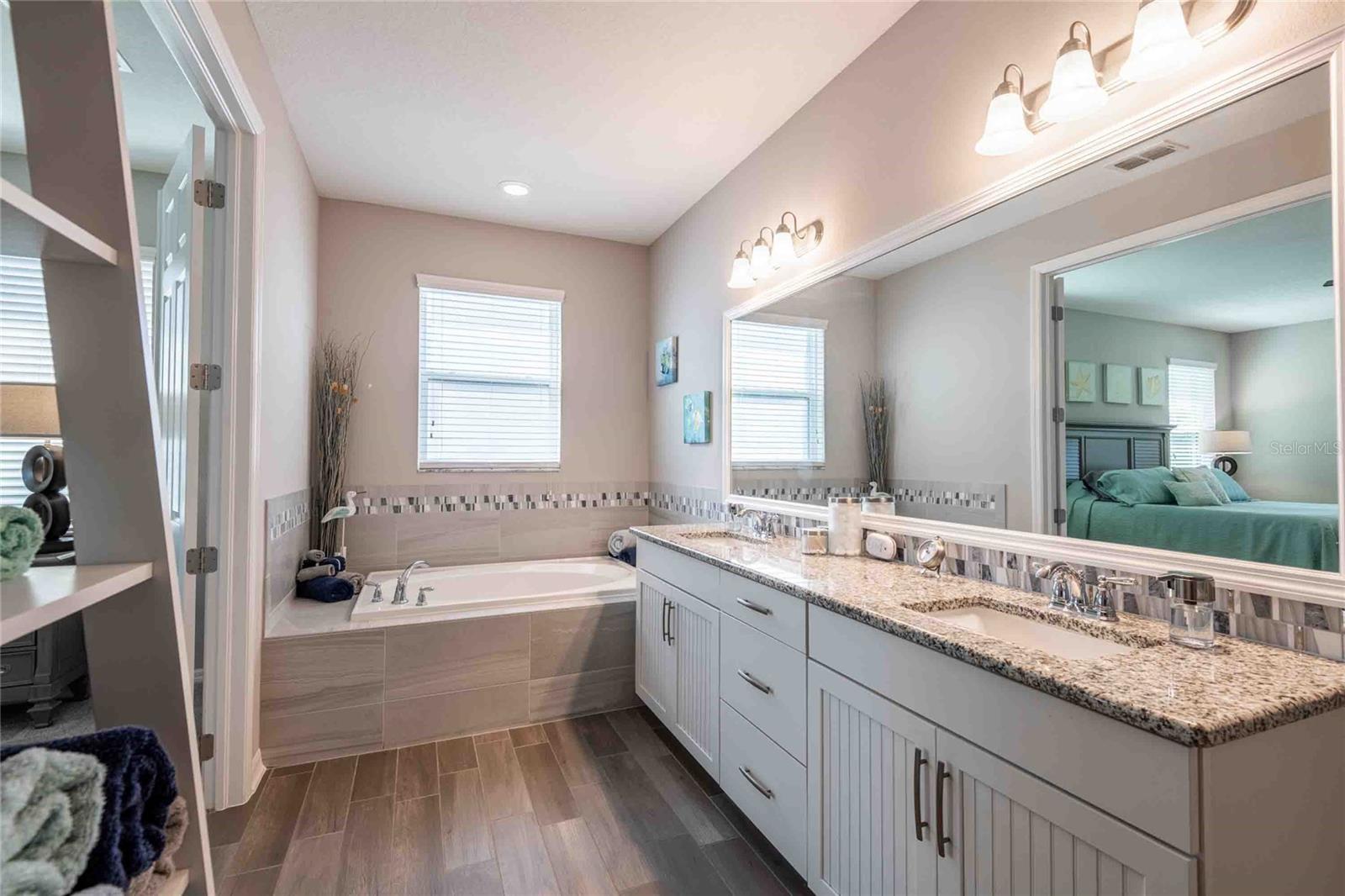 Listing photo id 36 for 8306 Bluevine Sky Drive