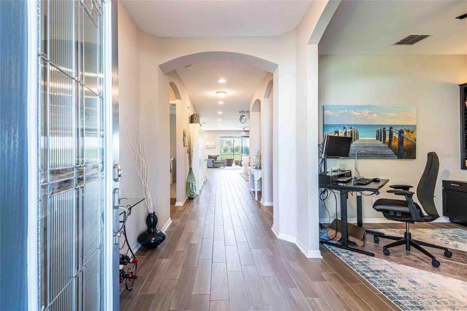 Listing photo id 5 for 8306 Bluevine Sky Drive