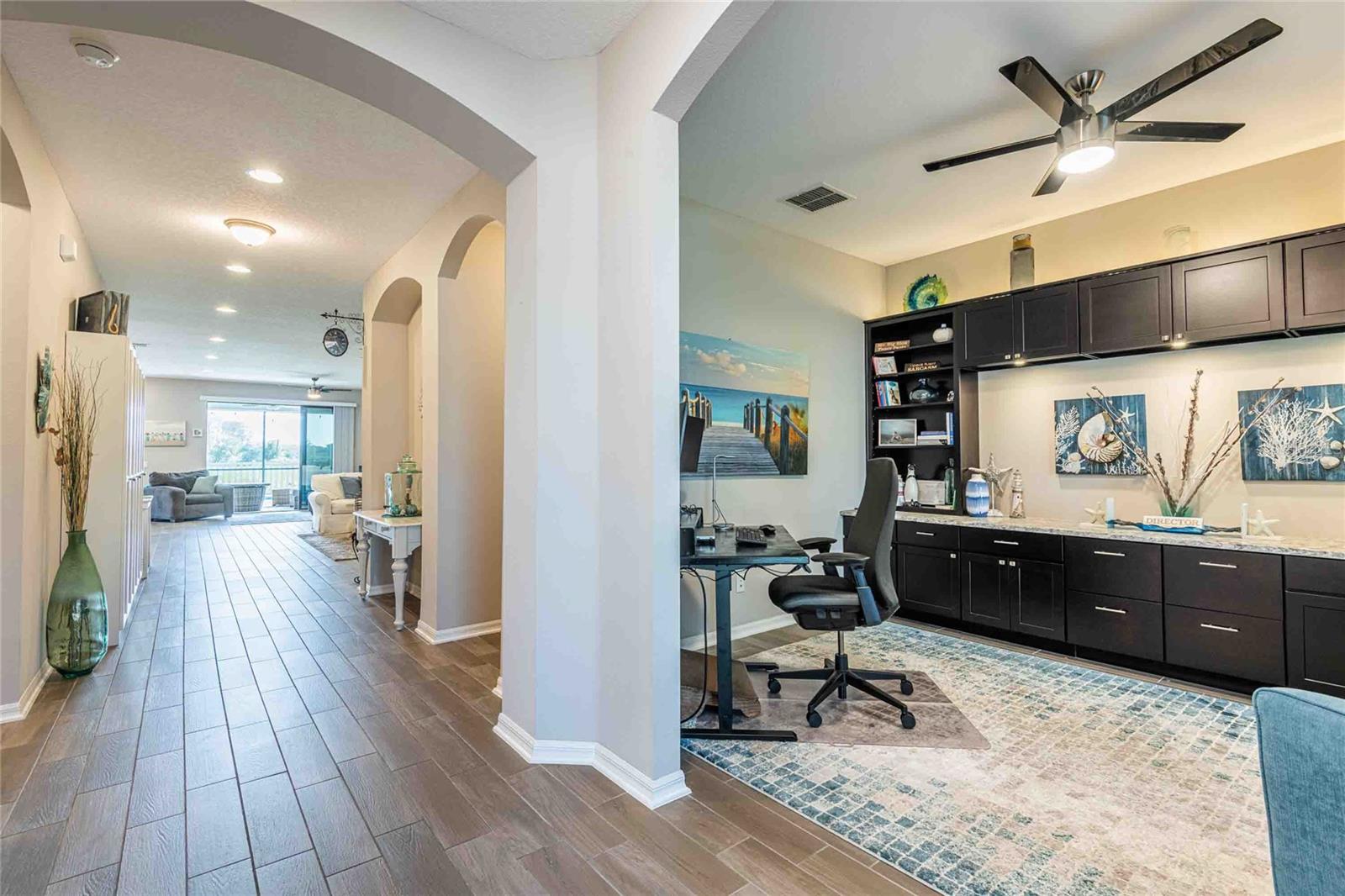 Listing photo id 6 for 8306 Bluevine Sky Drive