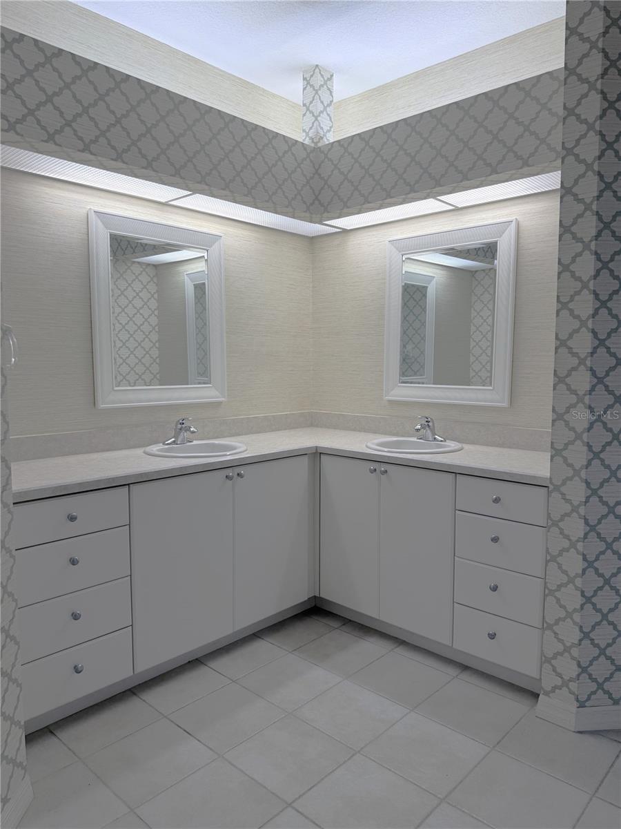 Image 11 of 21 For 13 Oak Village Boulevard S